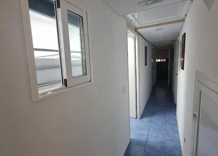 Cristina Con Bano Privado Y Mini Cocina אכסניה