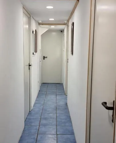 אכסניה Cristina Con Bano Privado Y Mini Cocina